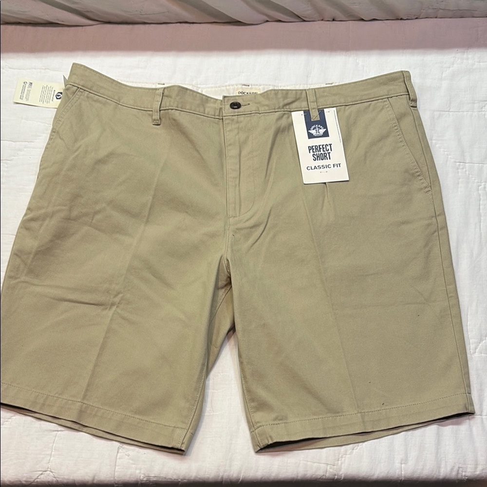 Dockers Perfect Short Classic Fit Khaki Tan Flat Front Chino Shorts Sz 42 NWT